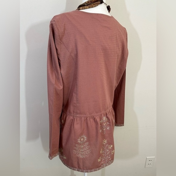 Logo lavish sz sm tunic style top that can be worn open or closed in the front - Picture 8 of 16